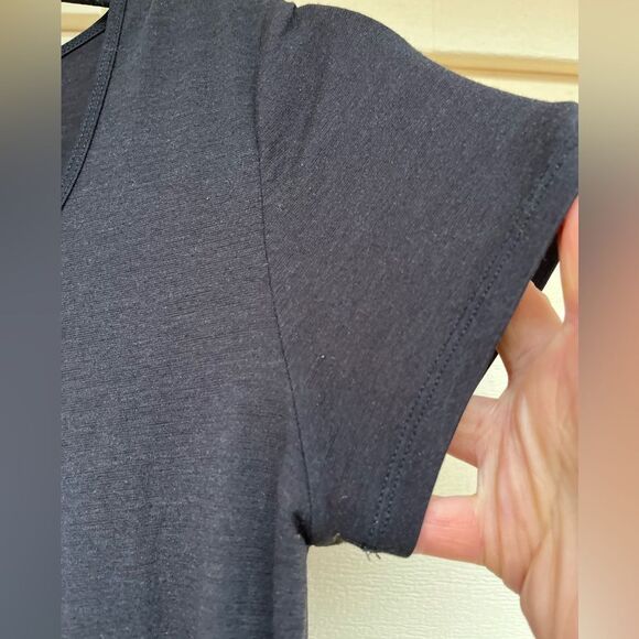 Danskin Now black, thin short sleeved top, nice and comfortable, size Small - Picture 3 of 4